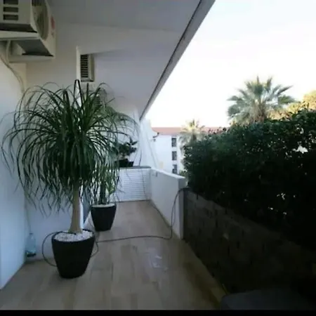 With Pool In - 53 M², 5 Guests *