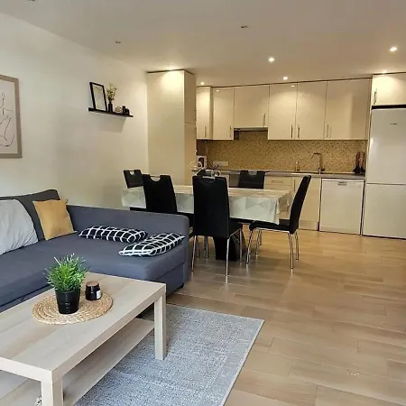 With Pool In - 53 M², 5 Guests