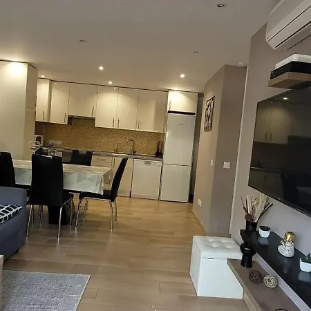 With Pool In - 53 M², 5 Guests Apartment