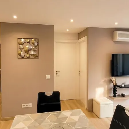 Apartment With Pool In - 53 M², 5 Guests *